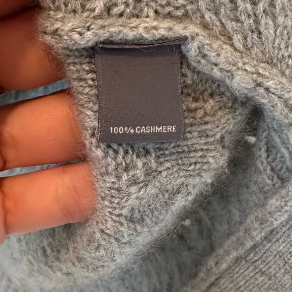 Neiman Marcus Cashmere Grey Sweater - Picture 7 of 8